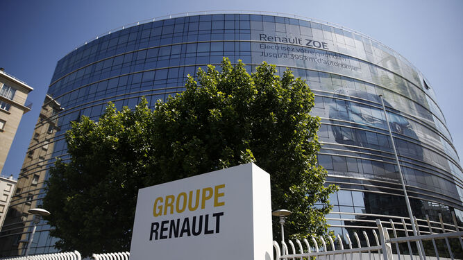 Macron dará 8.000 millones a Renault y Citroën para que fabriquen sus coches “limpios” en Francia