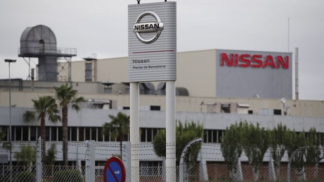 Vista exterior de la planta de Nissan en la zona franca de Barcelona, sobre la que planea el cierre.