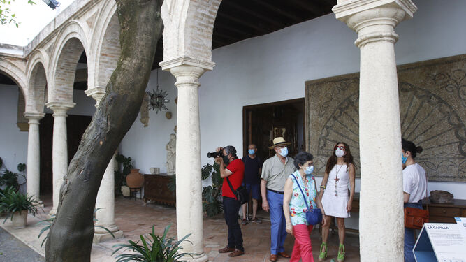 Las fotograf&iacute;as de los primeros paseos por el Palacio de Viana de C&oacute;rdoba tras el confinamiento