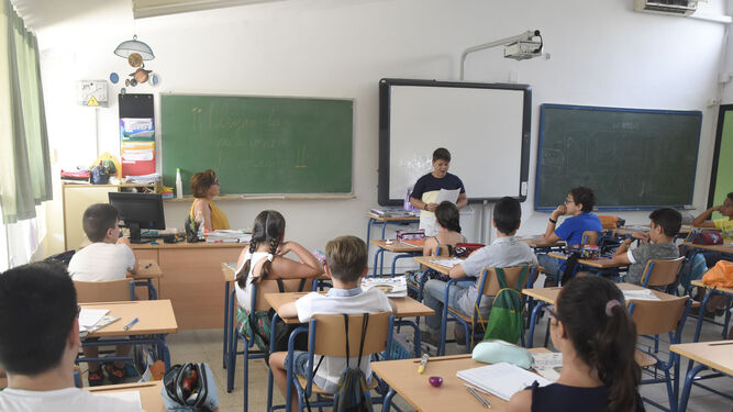 Alumnos durante una clase en el colegio Mediterráneo.
