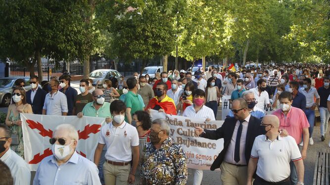 Manifestación del mundo del toro en Córdoba, a su paso por Gran Vía Parque.