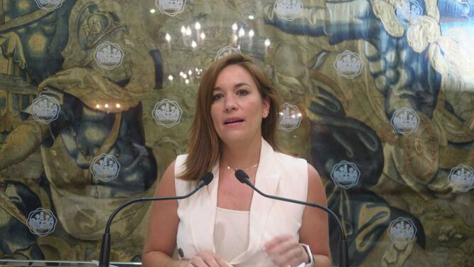 Carmen Campos, durante la rueda de prensa en la Sala de Comisiones del Ayuntamiento.
