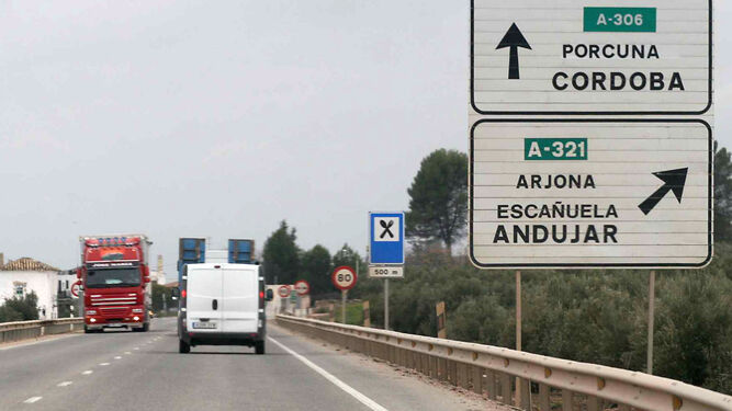 Tráfico en la carretera Córdoba-Jaén.