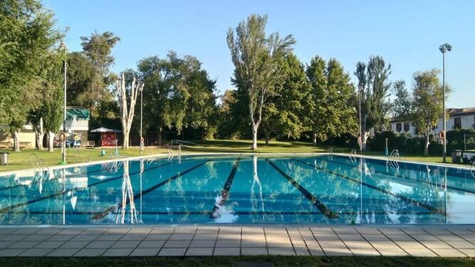 Imagen de la piscina municipal de Montoro.