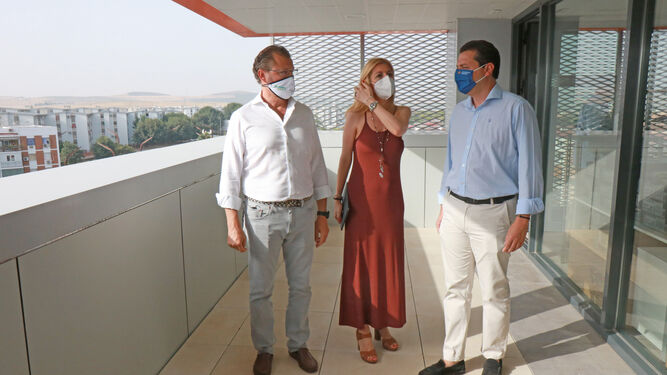 David Dorado, Lourdes Morales y José María Bellido, en la visita a las instalaciones.