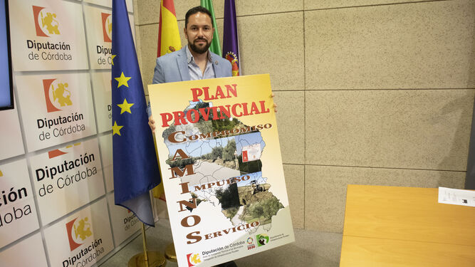 El diputado Manuel Olmo presenta el Plan de Caminos de Córdoba.