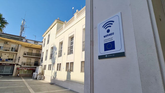 Uno de los puntos de acceso gratuito a Internet instalados en Cabra.