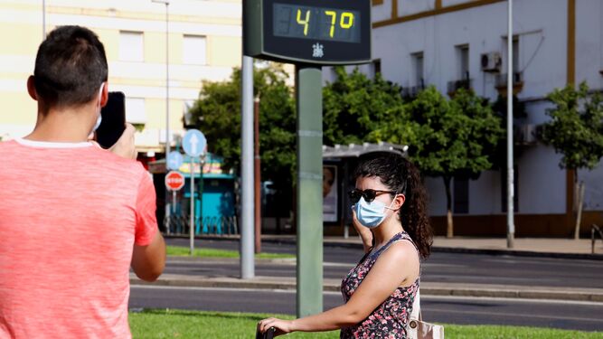 Un termómetro marca 47 grados este sábado en Córdoba
