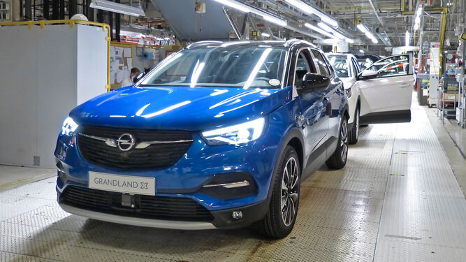 El Opel Grandland X híbrido enchufable con tracción delantera ya está en producción