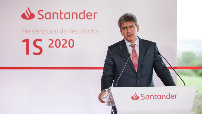José Antonio Álvarez, durante la presentación de los resultados de Santander hasta junio.