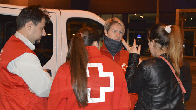 Actuación de los voluntarios de Cruz Roja.