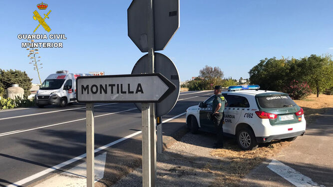 Guardia Civil a la entrada del municipio de Montilla.