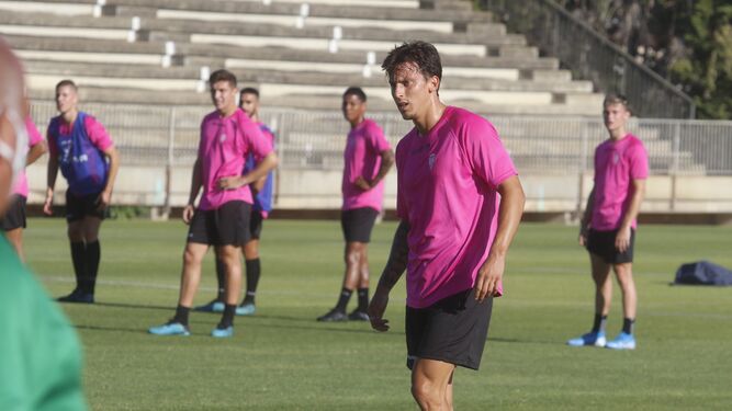 Manu Farrando, en primer plano, en un entrenamiento con el Córdoba CF.