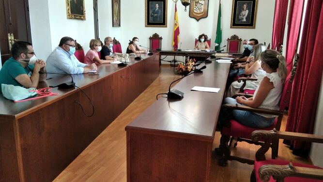 Reunión entre los centros educativos y el Ayuntamiento de Priego.