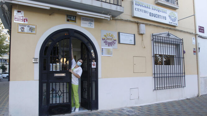 Una maestra abre las puertas de una escuela infantil de Córdoba