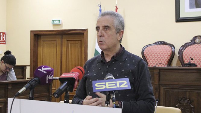 Juan Pérez, alcalde de Lucena, en una comparecencia pública