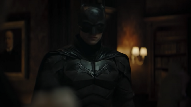 Pattinson como el cruzado de la capa en el tráiler de 'The Batman'.