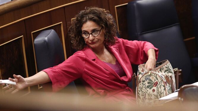 La ministra de Hacienda y portavoz del Gobierno, María Jesús Montero, este miércoles en el Congreso.