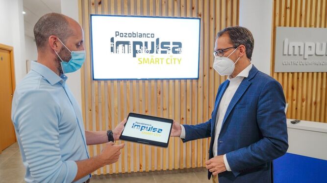 Eduardo Lucena y Santiago Cabello, en la presentación del proyecto Smart City.