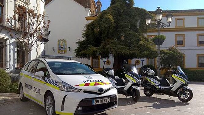 Varios vehículos de la Policía Local de Priego de Córdoba.