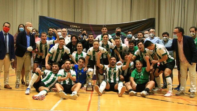 Los jugadores del Córdoba Futsal celebran el título de la Copa de Andalucía.