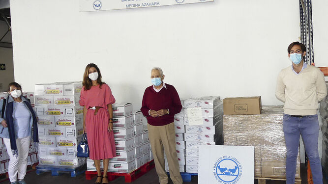 El Hospital La Arruzafa entrega la donación al Banco de Alimentos.