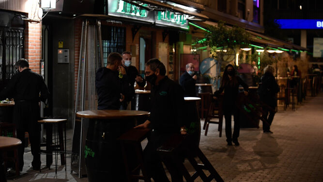 Fotos de los bares de Granada cerrando a las 22:00 horas