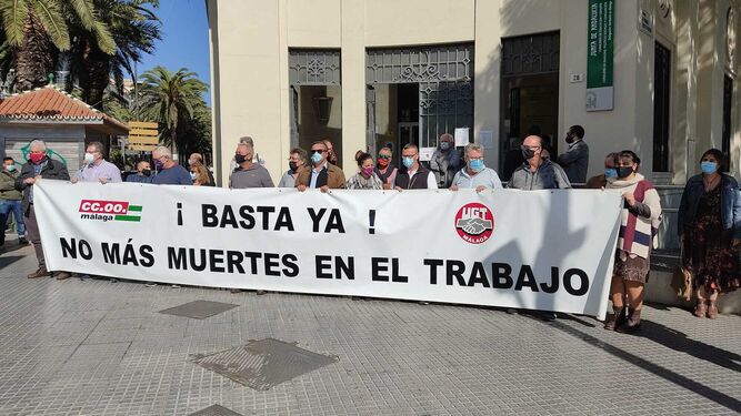 Concentración de CCOO y UGT en Málaga en protesta por los accidentes laborales