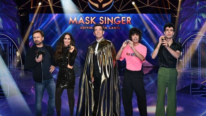 Los investigadores y presentador de 'Mask Singer'