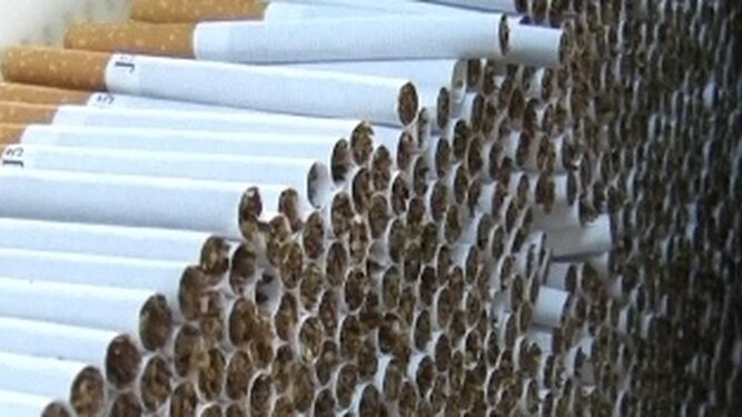 Imagen de cigarros rellenados con picadura de tabaco.