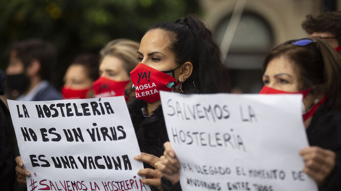 La manifestación de los hosteleros de Sevilla, en imágenes