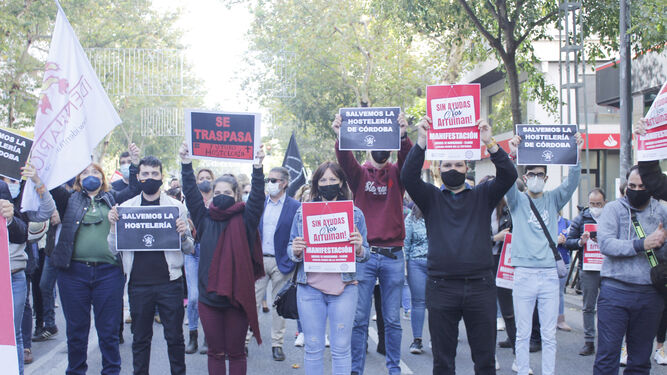 Hosteleros durante la manifestación del pasado jueves en Córdoba.