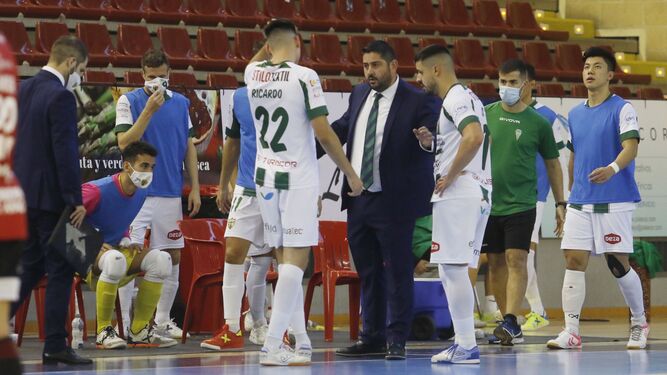 Un tiempo muerto del Córdoba Futsal en Vista Alegre.