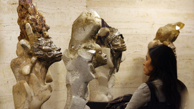 Esculturas de Aurelio Teno en una exposición.