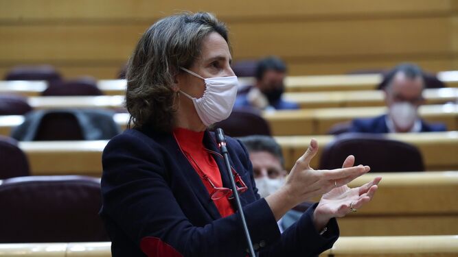 La vicepresidenta cuarta y ministra para la Transición Ecológica Teresa  Ribera , durante la sesión de control en el Pleno del Senado.