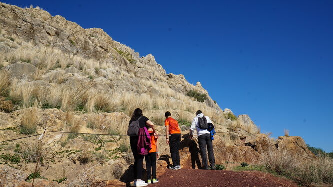 Piedra Luenga, la mole rocosa de Montilla, en fotograf&iacute;as