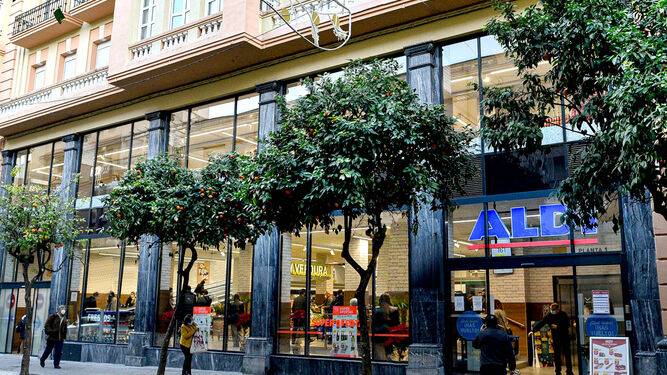Exterior de la nueva tienda de Aldi en Córdoba, en la calle Claudio Marcelo.
