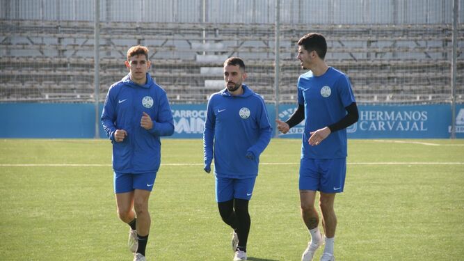 Michael Conejero, Mario Ruiz y Nacho se ejercitan durante un entrenamiento del Ciudad de Lucena.