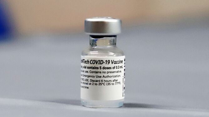 Un bote de la vacuna  de los laboratorios Pfizer/BioNTech contra el covid -19.