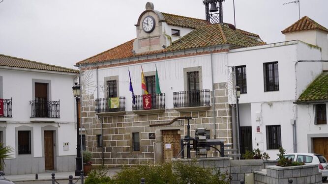 El Ayuntamiento de Añora, cerrado.