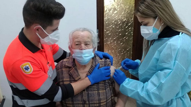 Vacunación en la residencia Juan Crisóstomo Mangas.