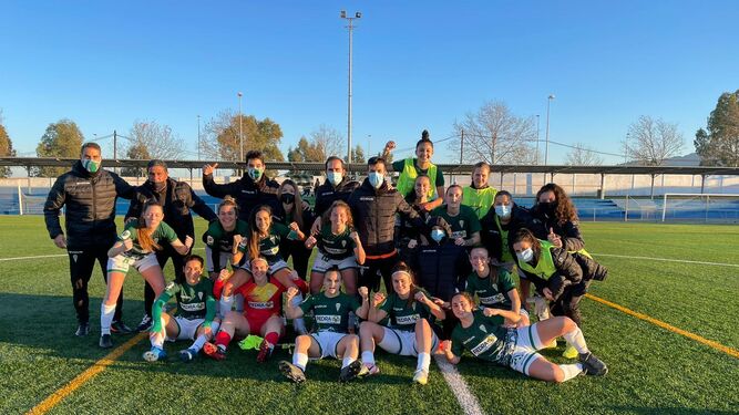 Las jugadoras del Córdoba Femenino celebran su victoria ante el Cáceres.