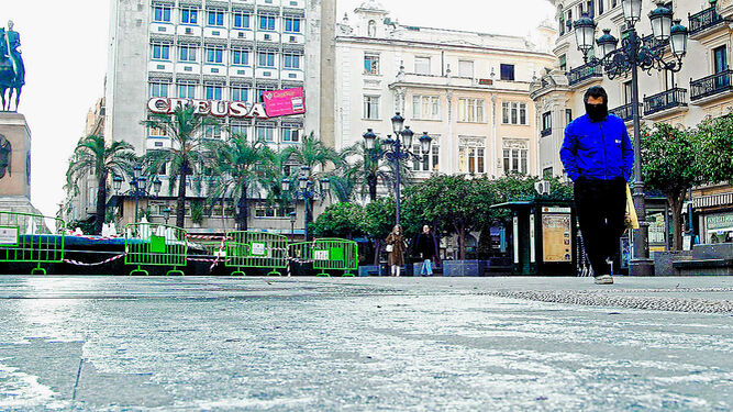 Hielo en la plaza de Las Tendillas la mañana del 28 de enero de 2005.