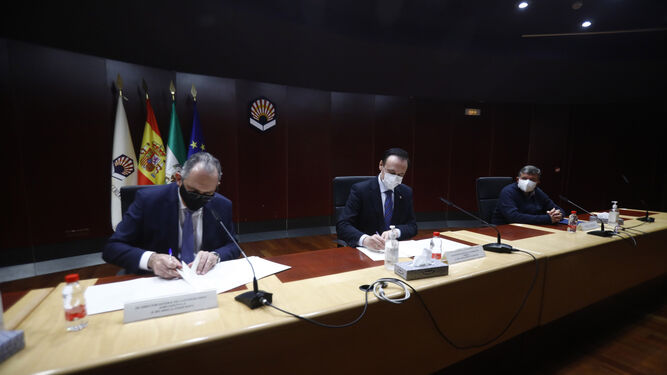 Firma del convenio de colaboración entre la UCO y la entidad Timac-Agro España.