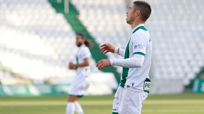 Jesús Álvaro se lamenta tras uno de los goles del Yeclano Deportivo.