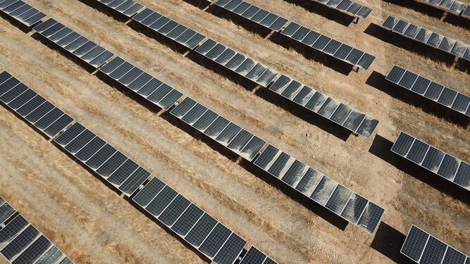 Imagen aérea de una planta fotovoltaica