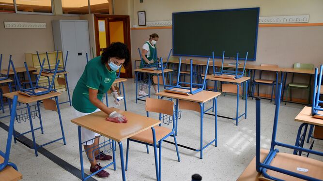 Labores de limpieza en un centro educativo.