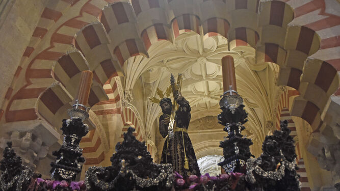 Imagen de Jesús Nazareno en el interior de la Mezquita-Catedral.