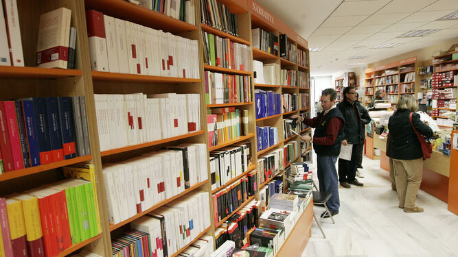 Estanterías de una librería en Córdoba, en una imagen de archivo.