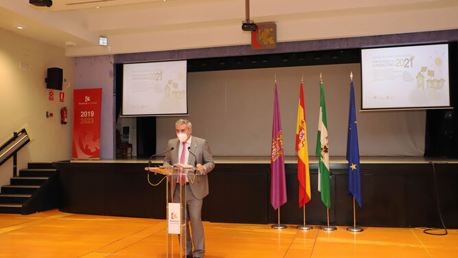 Víctor Montoro presenta las ayudas para proyectos de eficiencia energética.